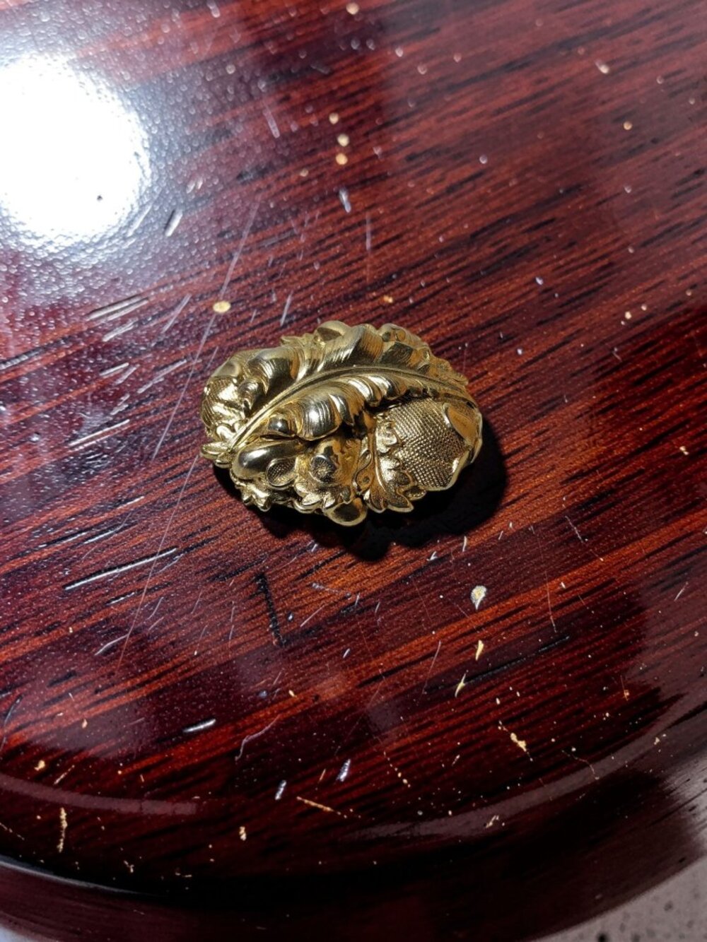 Vintage Goldtone Large 4 Layer Brooch Pin with Feather, Oak Leaves, and Berries, - Picture 9 of 16